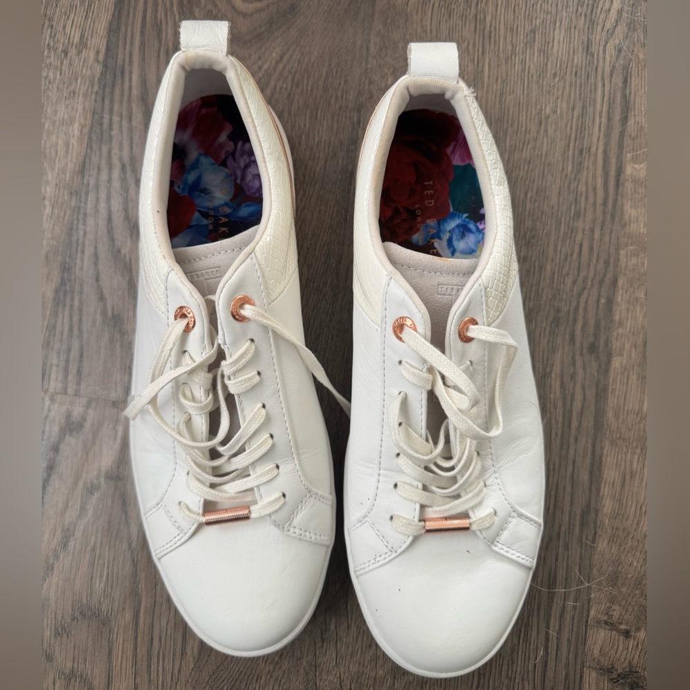 Ted Baker White Sneakers with Rose Gold Accents Kulei